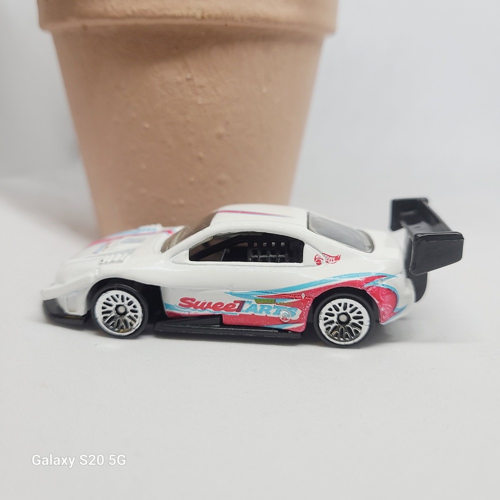 Hot Wheels 1997 Pikes Peak Celica White‎ Street Arts Candy Race Car Toy